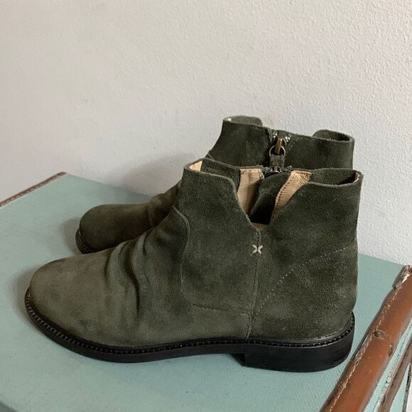 KDB Kelsi Dagger Brooklyn Latch Ankle Bootie Pine Suede Leather‎ - Picture 1 of 9